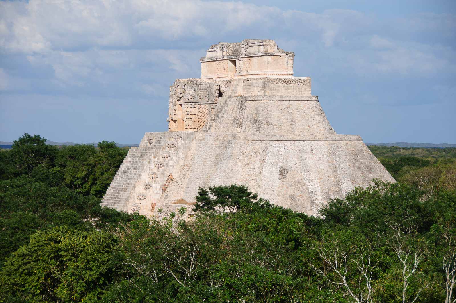 Pyramide du Devin, emblématique du site Maya d’Uxmal au Mexique