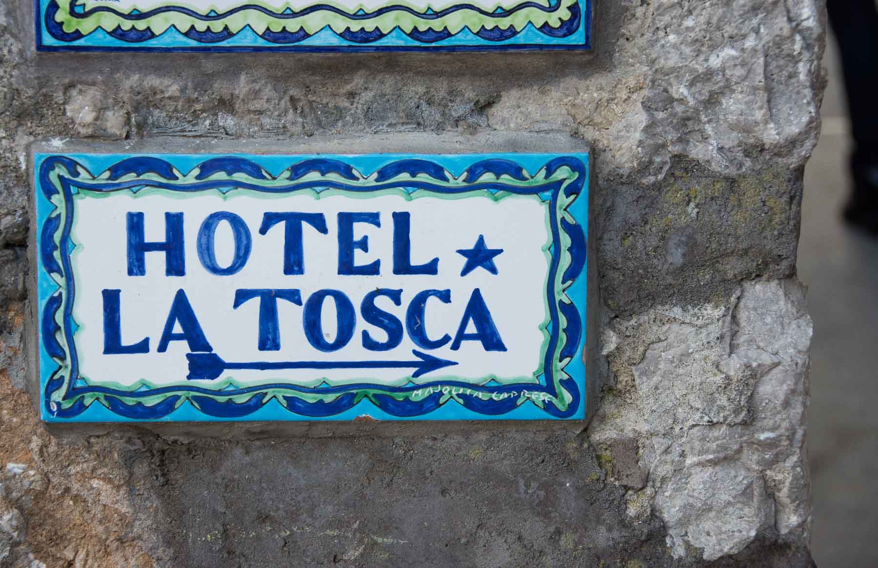 Plaque de l’hôtel Tosca, dans le village de Capri