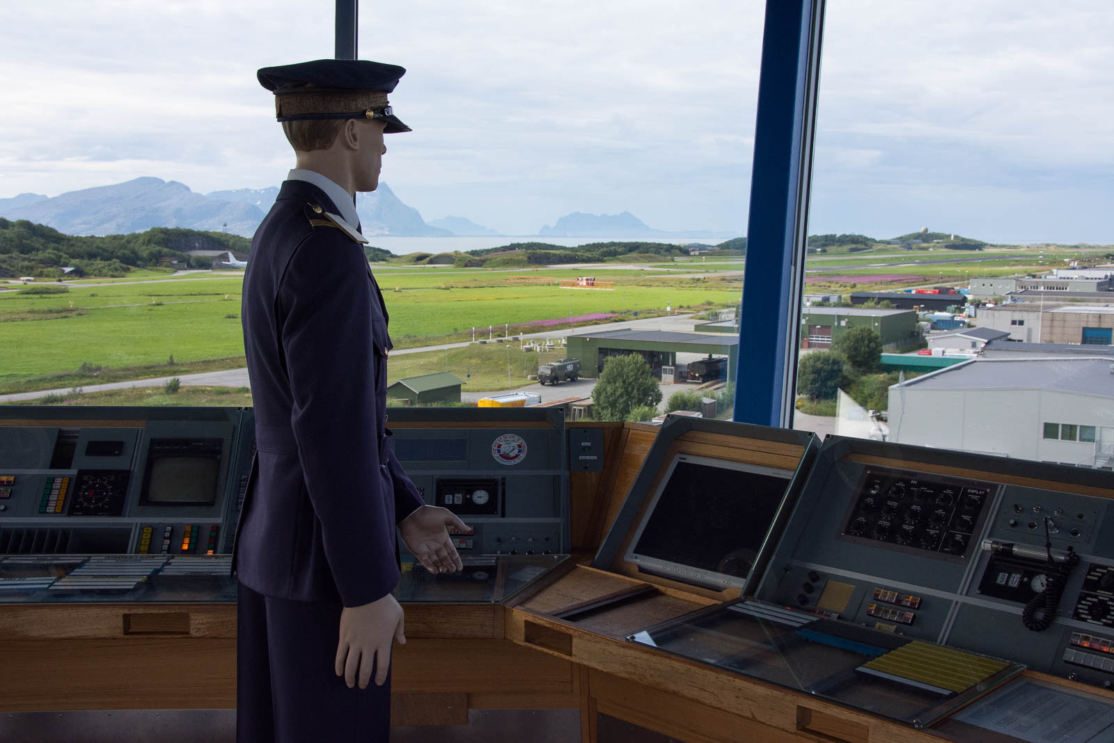 Monter dans la tour de contrôle, au musée national de l’aviation à Bodo en Norvège