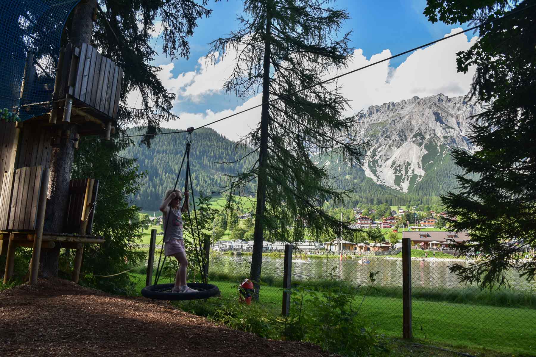 Aire de jeu pour les enfants à Ramsau en Autriche