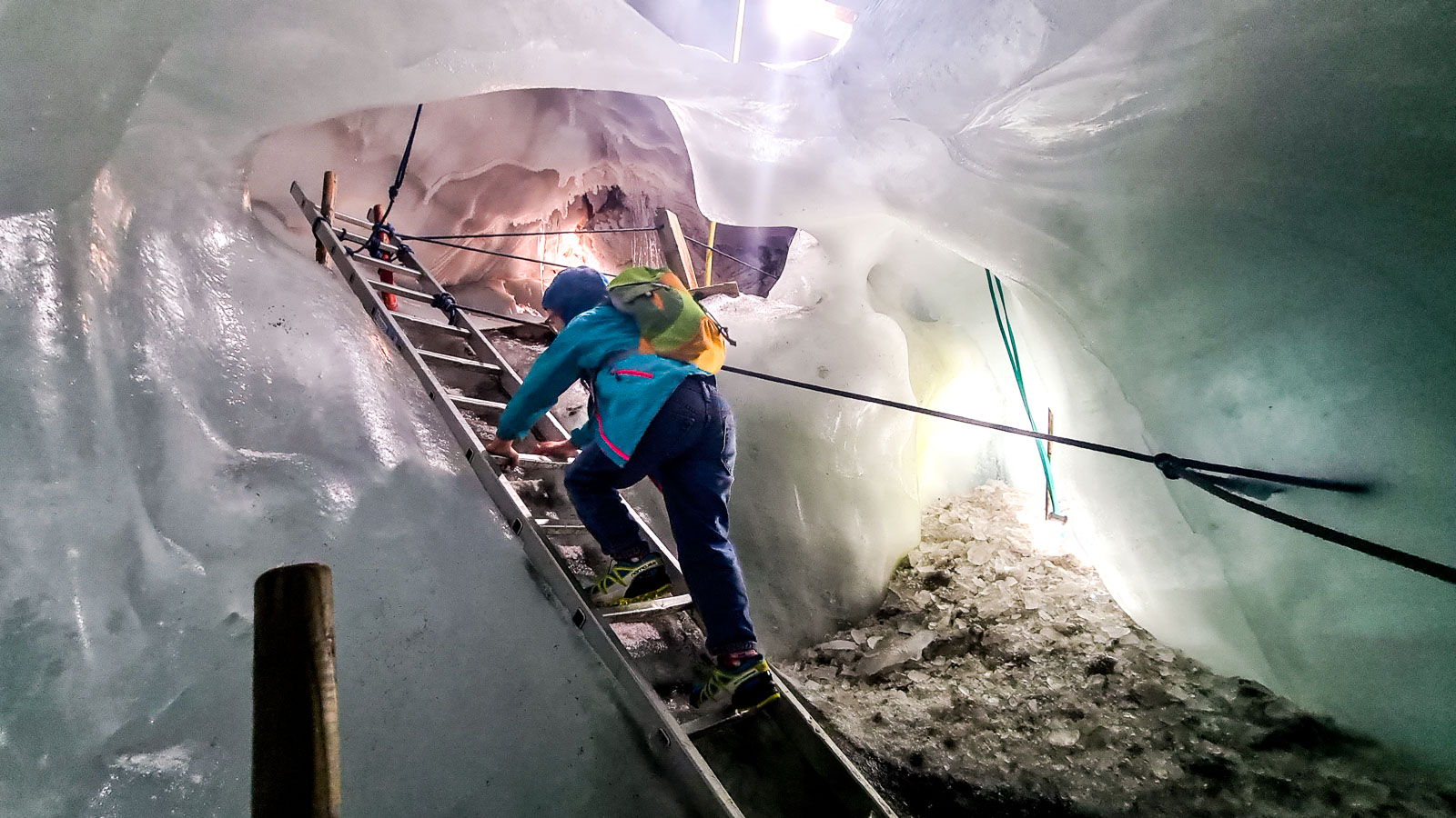 La grotte de glace à Hintertux en Autriche 