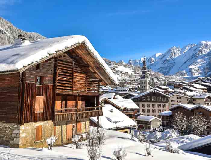 Village de montagne pour des vacances dans la neige 