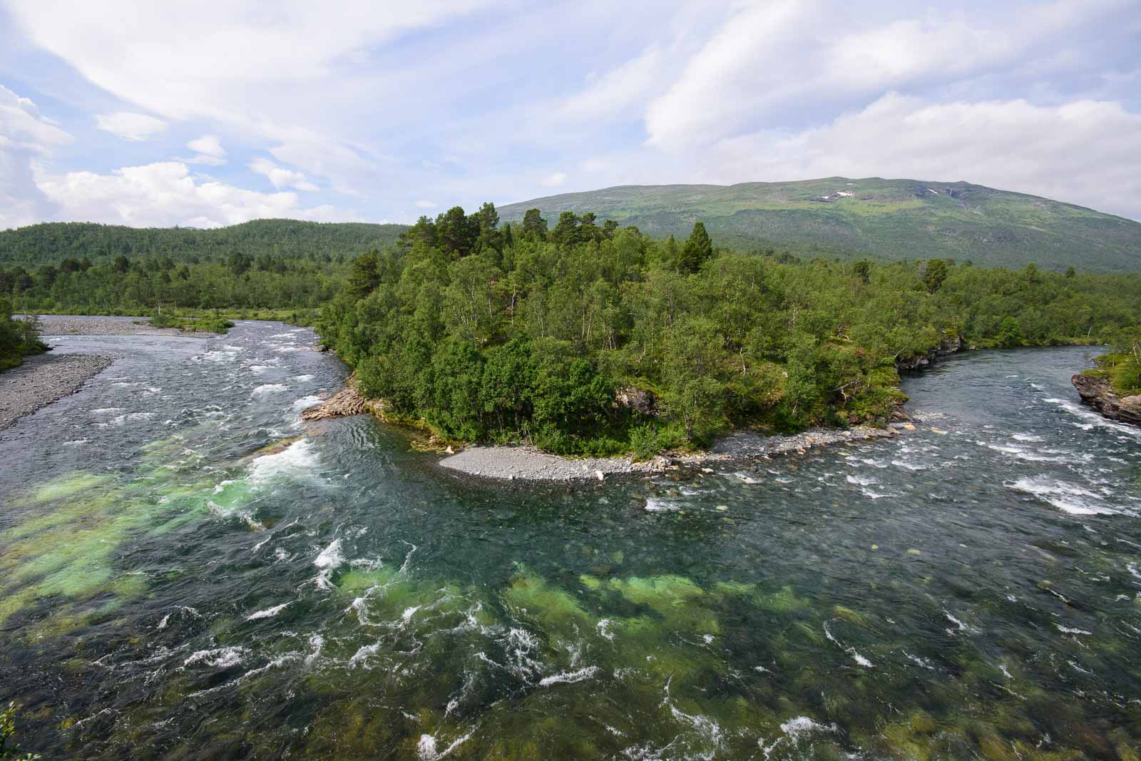 La rivière Abiskojåkka dans le Parc National d’Abisko, Suède