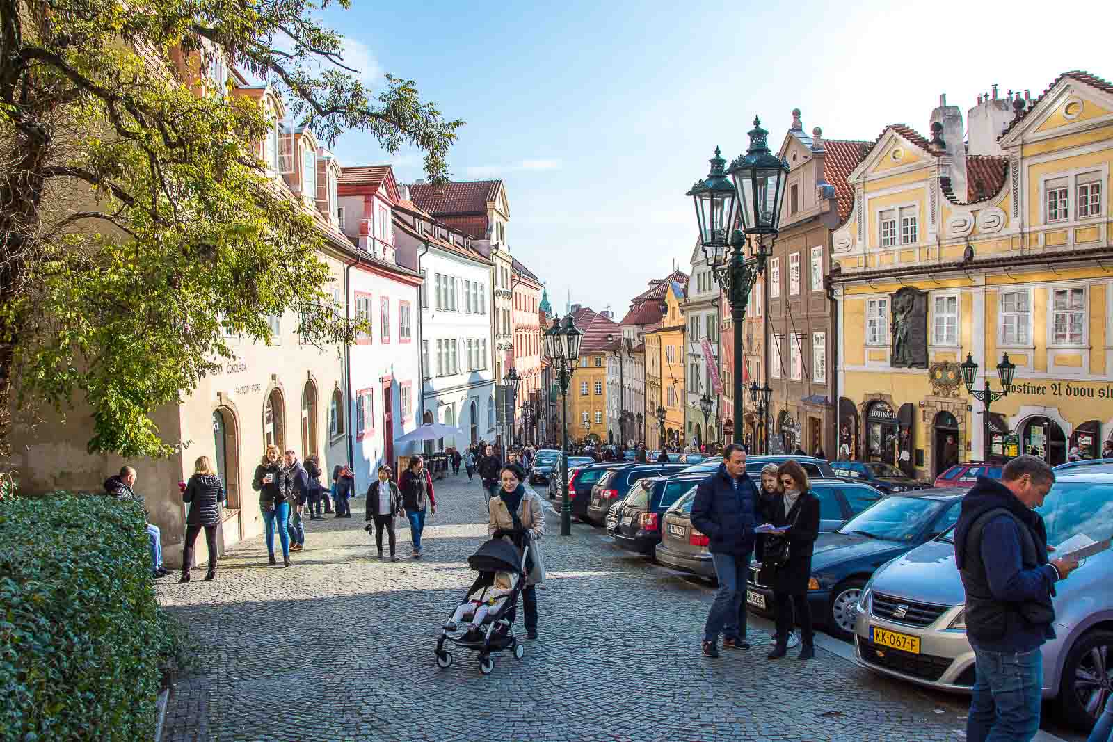Voyage avec bébé dans les rues de Prague